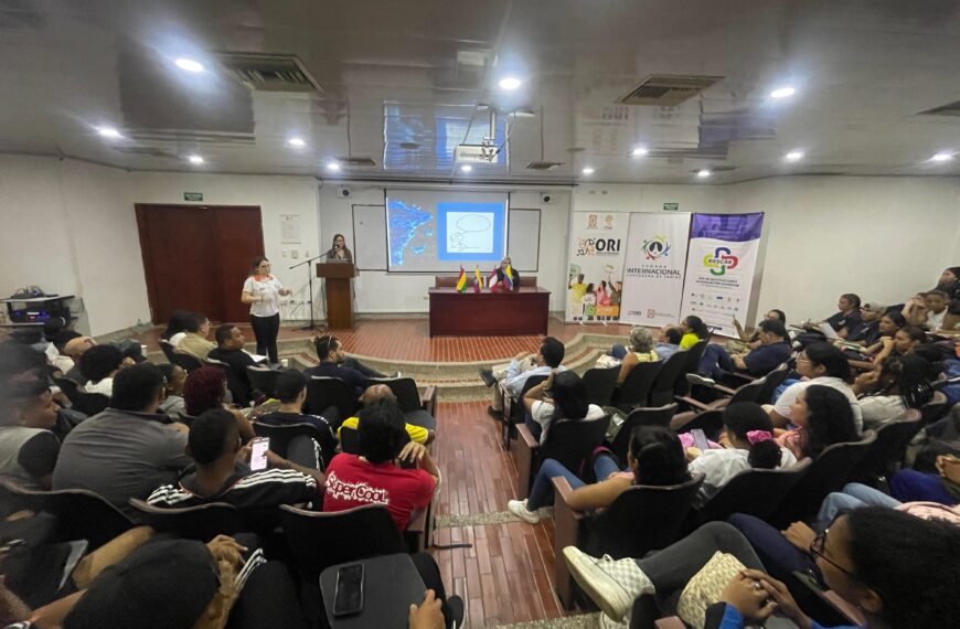 En el marco del ciclo de conferencias de…